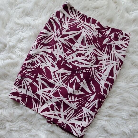 LOFT Sassy Pencil Skirt - Picture 2 of 2